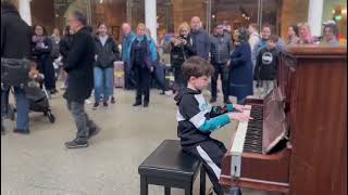 Moonlight Sonata to Still D.R.E in public!! (Crowd was shocked!)