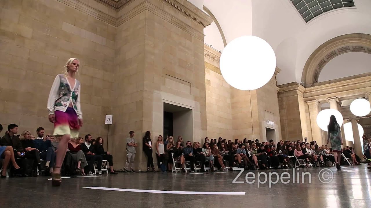 Jonathan Saunders SS14 zeppelin