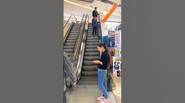 slap prank on Escalator #shorts #shortsfeed #funny #funnyprank #prankinindia #escalatorprankinindia