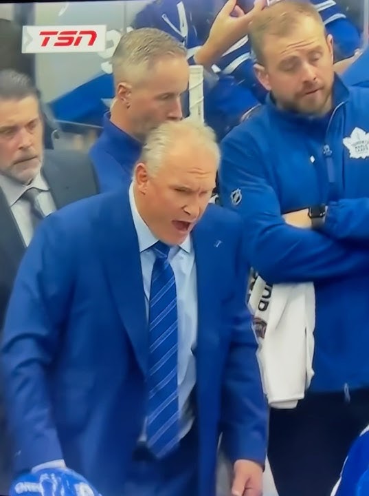 Craig Berube tells Auston Matthews what he thinks about his play. Hope it will work in the long run.