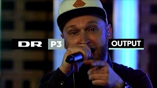 Video thumbnail of "Djämes Braun - Uden Forsvar (Marie Key cover) | DR Output"