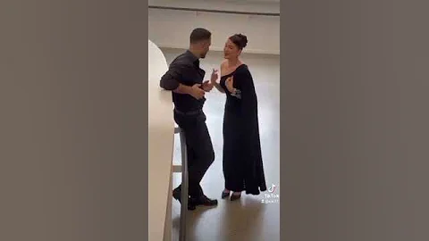 يعاملني بطيبة واحساس حالات واتس حب 