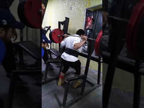 كبتن ياسر بطل سوهاج والعرب في القوة البدنيه ثقل 285ك اسكوات