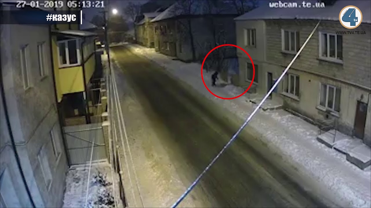 тернополяни спорт Карма по-тернопільськи. Чоловік розвалив паркан, а пізніше і сам впав