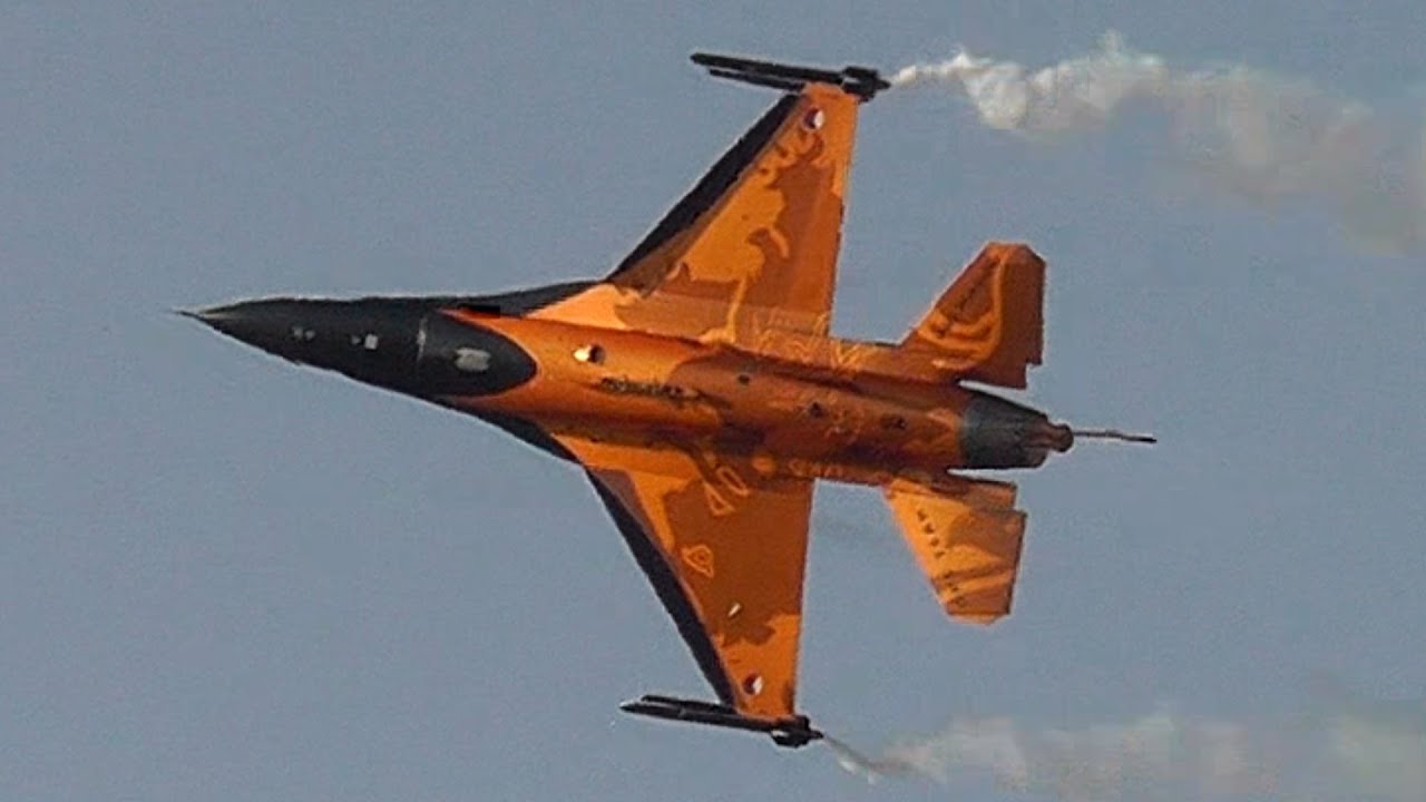 F16 Incredible Loud Airshow Flight! RNLAF Demo Team Aerboatics and