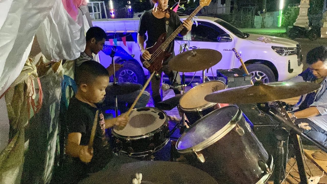 บัวลอย By น้องคำตัน กันทราร็อค แจกความสดใสในงานสงกรานต์ผ้าป่าสามัคคี ละเอาะ ศรีสะเกษ