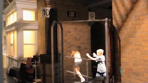 Platform 9 3/4 wall effect for Hogwarts Express, Wizarding World of Harry Potter, Universal Orlando
