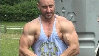 Bodybuilders use this Push Up Routine to Build Muscle (and you can too)