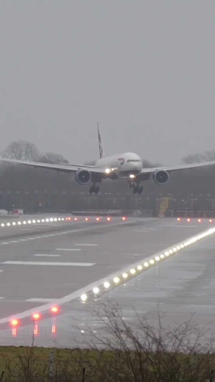 Scariest Crosswind Landings Caught on Camera