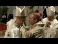Ordinazione Don Mimmo vescovo:3 vestizione e abbracci