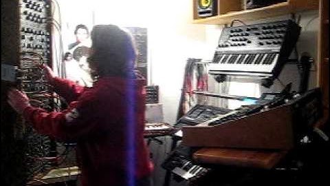 the synthplayed houswife and her son ;-)