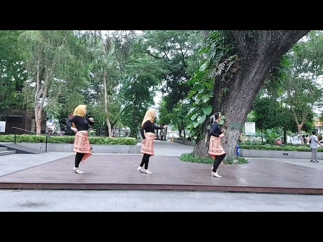 Antah Iyo Antah Tido Line Dance/Choreo : Mey Lestari (ILDI/Demo by  Happy Moms-ILDI Kota Kediri class=