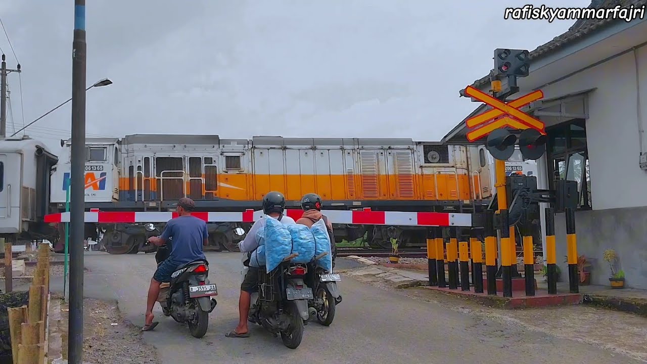 Palang Pintu Kereta Api | Level Crossing in Indonesia | Febuari2026 | Ka Kamandaka