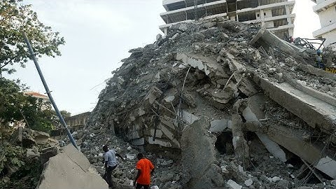 Workers trapped after high-rise under construction collapses in Nigeria • FRANCE 24 English