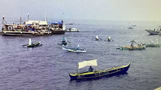 Xwm:China Vessels Shoot Cannon Water At 100 Small Philippinos Activists & Vulanteers Boats 17may24