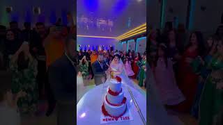 العروس و العريس يقطعون الكيك باجمل طريقه شوفو