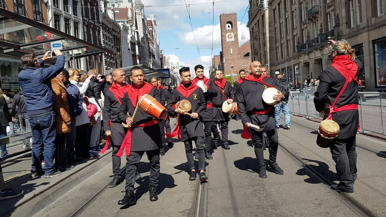 Maluku4Maluku vs Tifa Bunji Maluku op Damrak Amsterdam