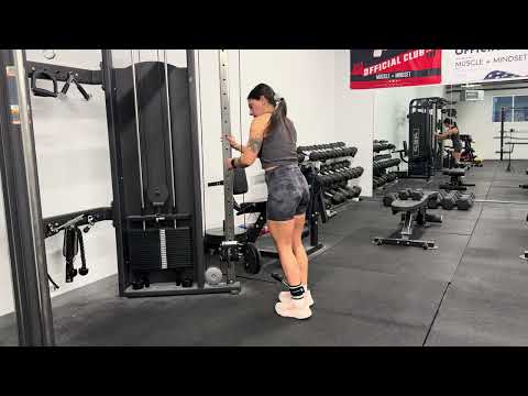 Diagonal Glute Cable Kickback 