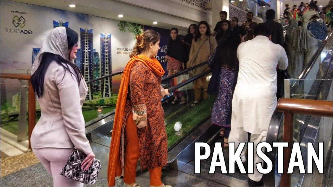 PAKISTAN GIGA MALL FULL WALKING TOUR - 4K