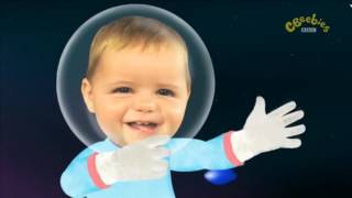 Baby Jacky Le Encanta Pintar El Espacio Hd Latino Cbeebies