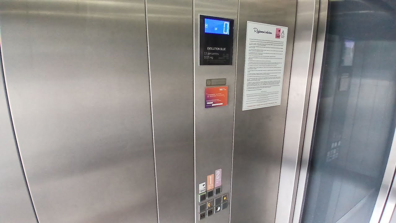 Ascenseur ThyssenKrupp Evolution Blue de 2016 @ Avenue 83, La Valette du Var, Var, PACA, France.