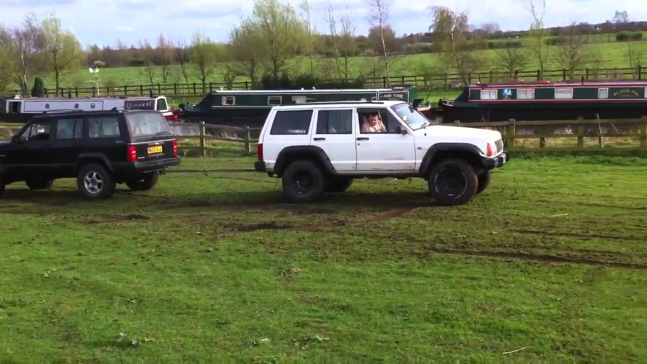 Jeep cherokee 4.0 vs jeep td 2.5 tug of war YouTube