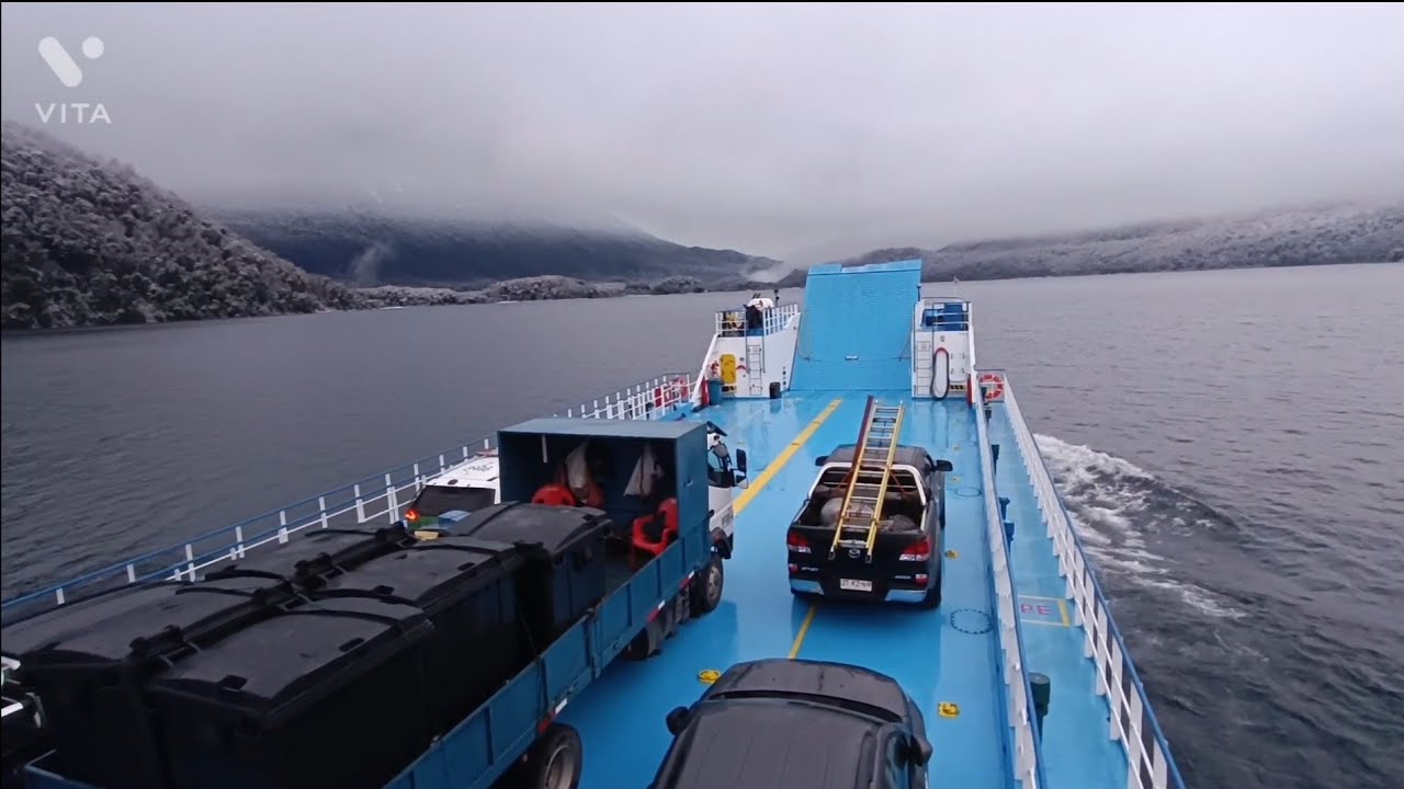 Puerto Fuy a Puerto Pirihueico en la barcaza Hua hum.