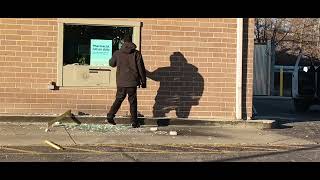 Walgreens pharmaceuticals heist 12/18/2024 -  7410 N Clark Street #RogersPark #Chicago