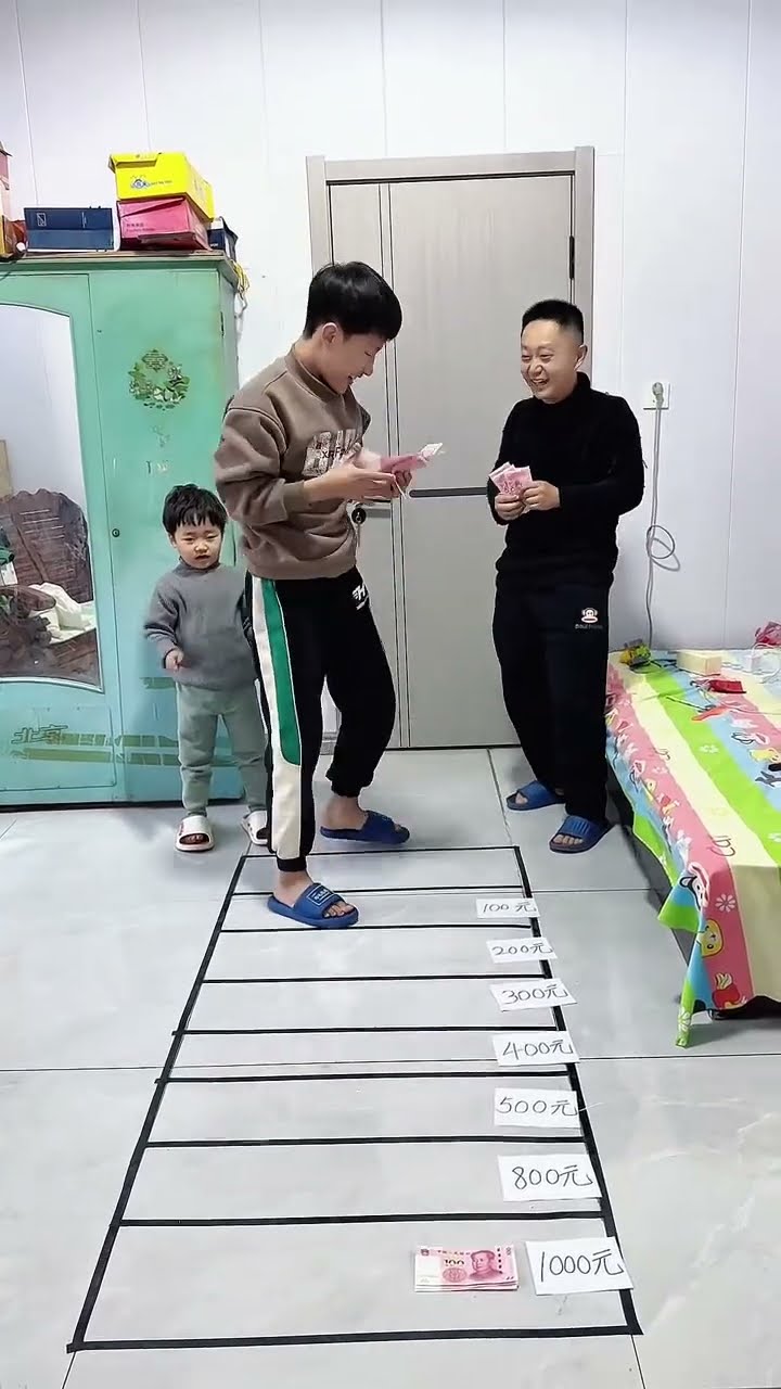 跳到多少赢多少钱，小家伙也太聪明了！#Cute baby#Cute#呆萌小米宝#聪明宝宝#萌娃