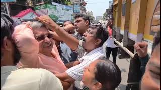 Democracy Khatre Me : MP Kalyan Banerjee attacked at Hooghly .#kalyanabanerjee #AbhishekBanerjee
