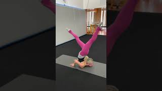 Contortion Chinstand Training (Sno)