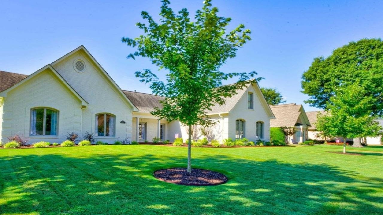 1729 NAPIER WOODS, Collierville, TN Presented by Melissa Thompson