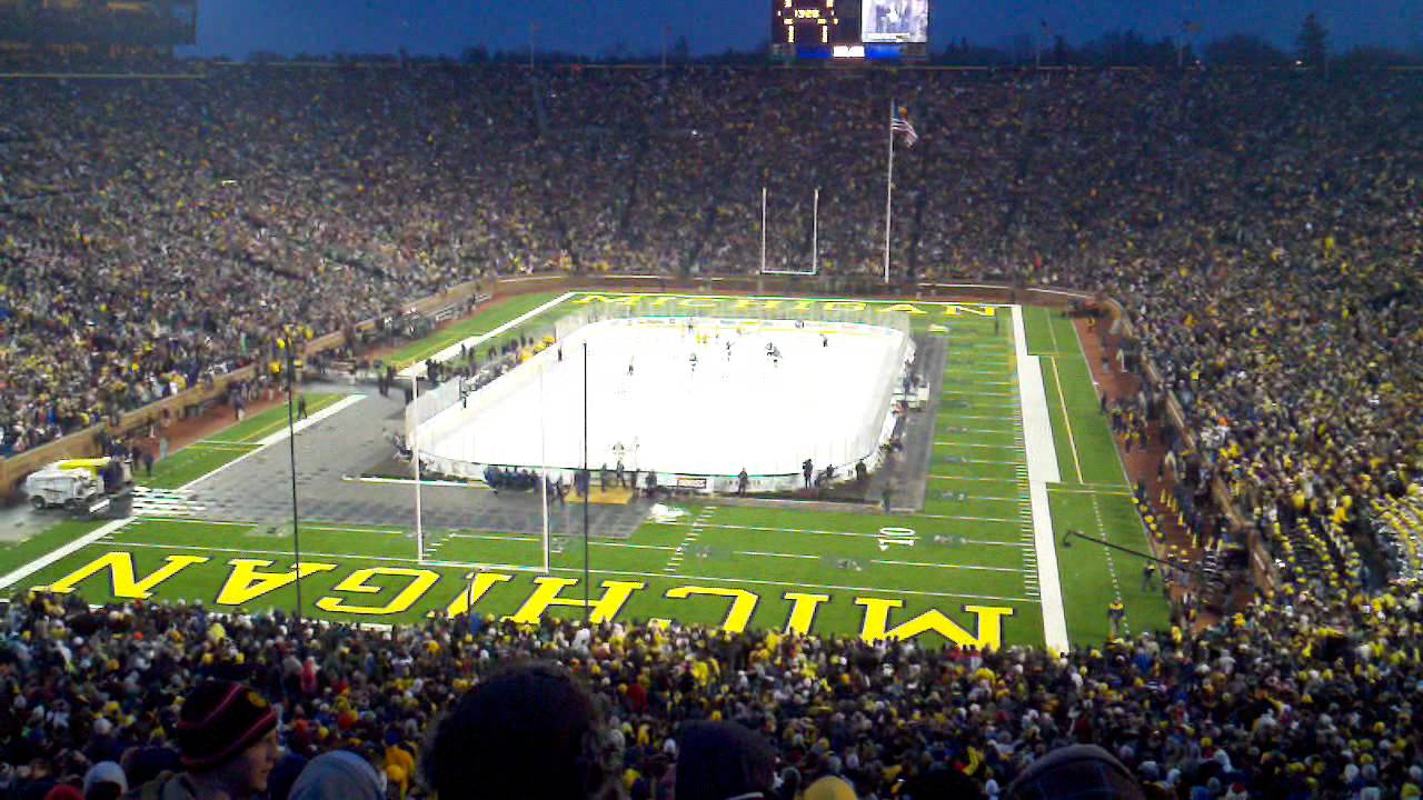 World Record for Attendance at a Hockey Game – Michigan Wolverines