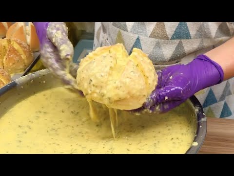 Cheese Garlic Bread / 六角爆乳大蒜麵包 - Taiwanese Street Food