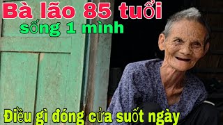 85 year old lady lives alone, what makes her close the door all day