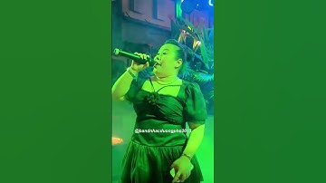 tiệc tất niên gặp ca sĩ chim cánh cụt quẩy tung sân khấu #shorts