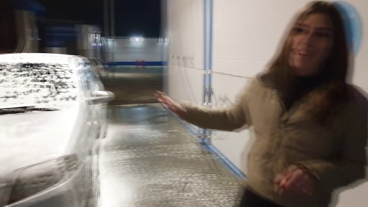 Помыть машину на мойке