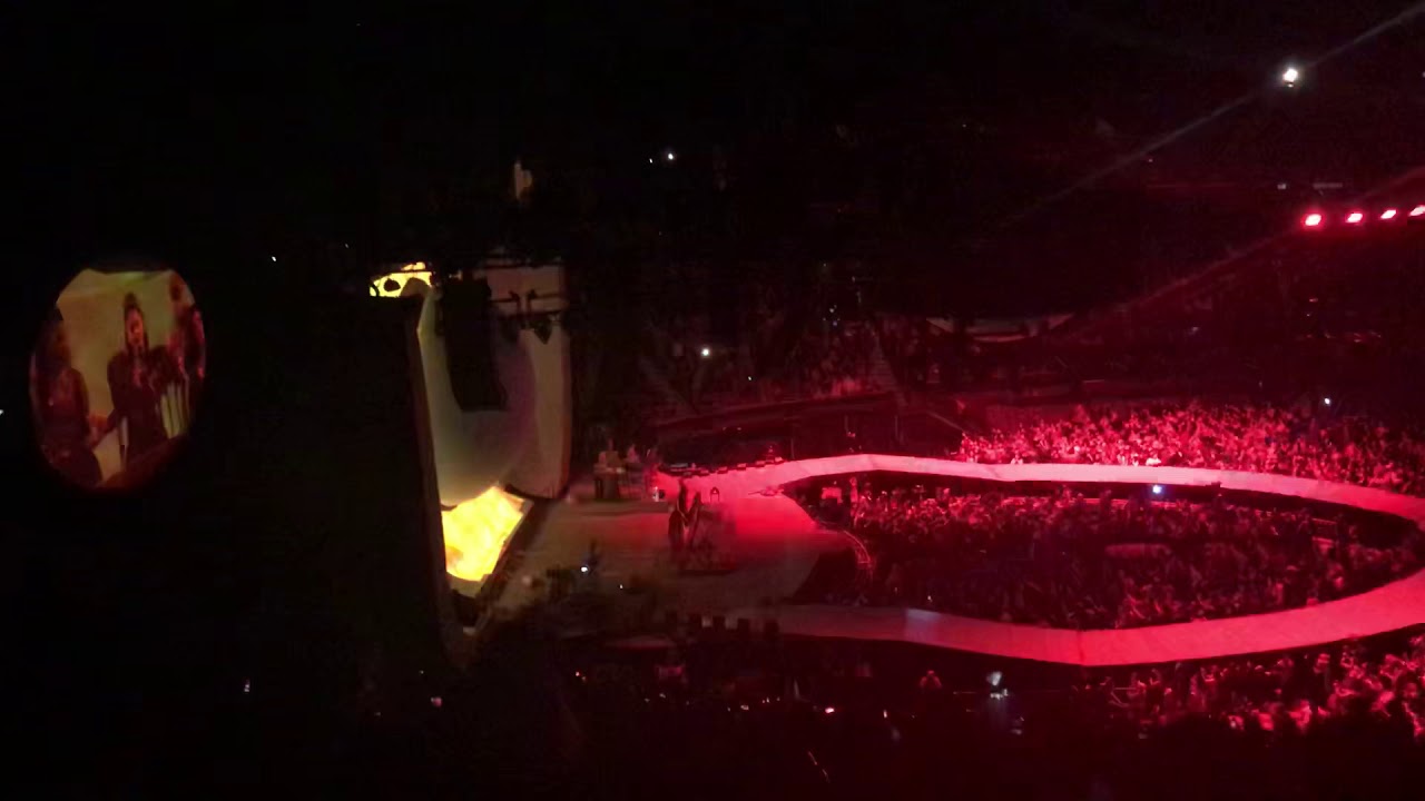 raindrops/god is a woman Sweetener World Tour Closing Night