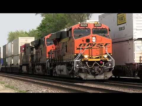 Trains of the BNSF Racetrack