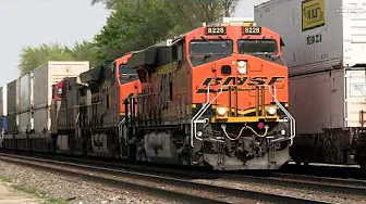 Trains of the BNSF Racetrack