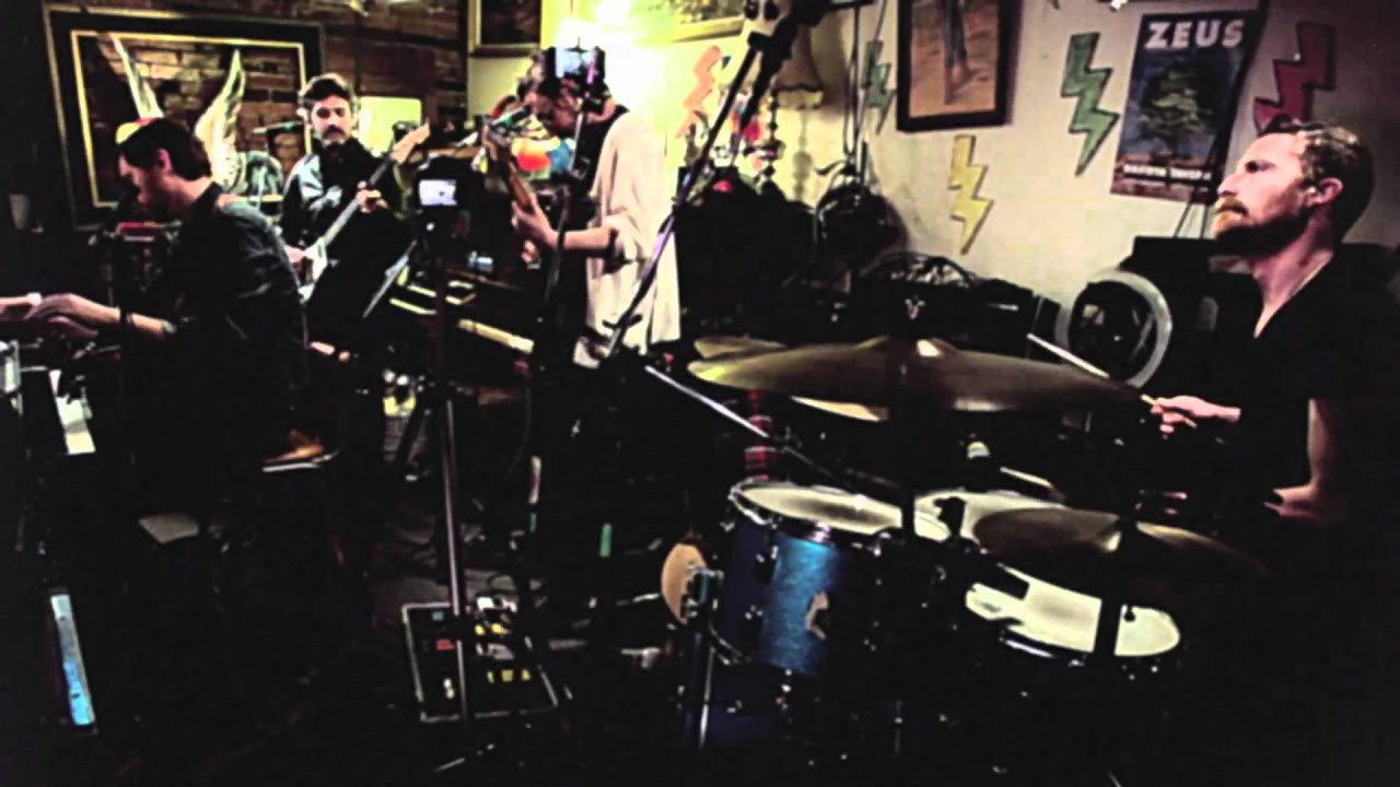 Смотреть «Zeus - Hello, Tender Love (Live At Ill Eagle)» на YouTube Смотреть «Zeus - Hello, Tender Love (Live At Ill Eagle)» на YouTube
