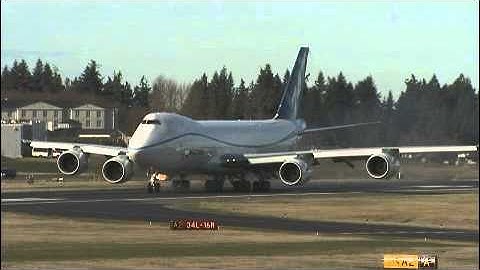 Boeing 747 - 8 Freighter Taxi Test