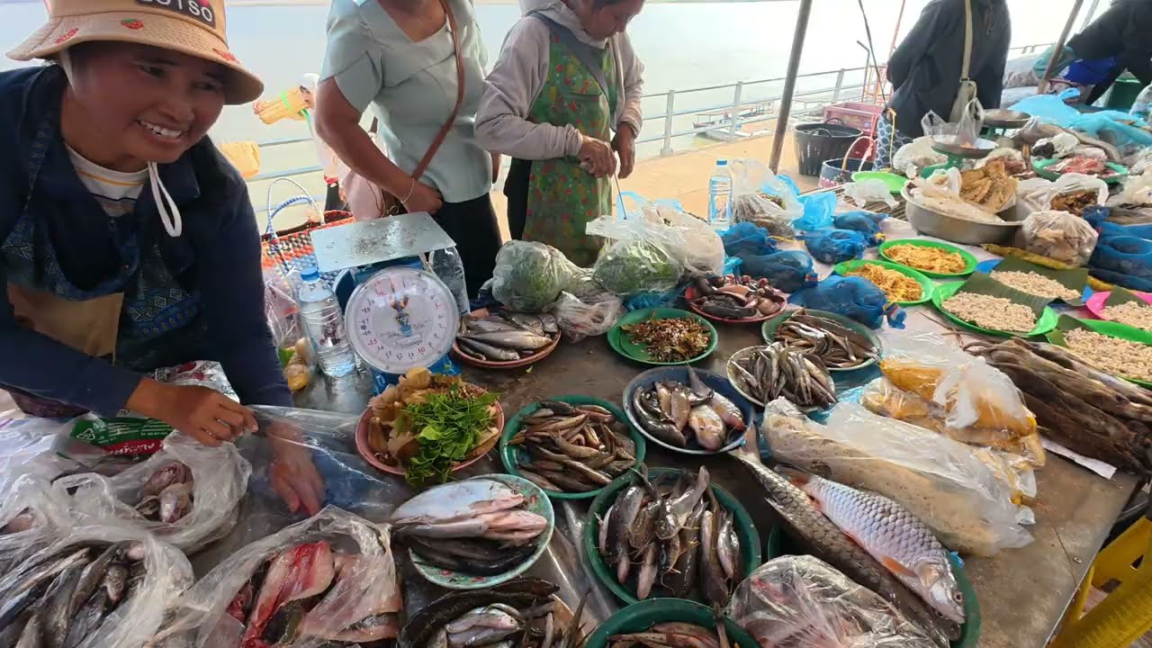 #วิถีชาวบ้าน อาหารพื้นถิ่น อาหารธรรมชาติ ตลาดนัดไทยลาวท่าอุเทน จังหวัดนครพนม