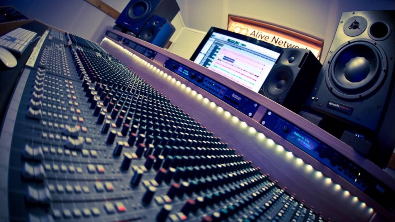 Видео звуко. Студия звукозаписи FL Studio. Музыкальное оборудование. Звуковое оборудование. Оборудование для студии звукозаписи.