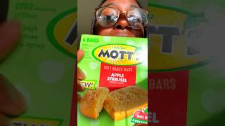 Mott’s Apple Streusel Bar⁉️ #apple #streusel #motts #snacks #new  #baked