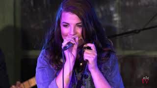 Jess Moskaluke - Whose Bed Have Your Boots Been Under (Live)