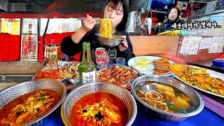 I ate enough to curse at the table next to me🤣 Food cart bar ramen udon eating show