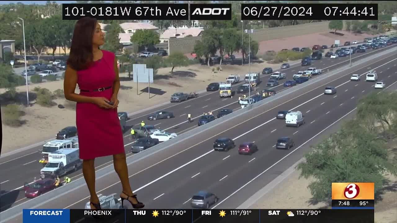 Multi-vehicle crash causing delays on Loop 101 in Glendale - YouTube
