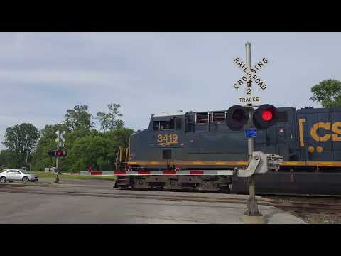 CSX 3419 Leads Manifest North & Crossing Timeout | Sandusky St. Railroad Crossing, Fostoria, OH