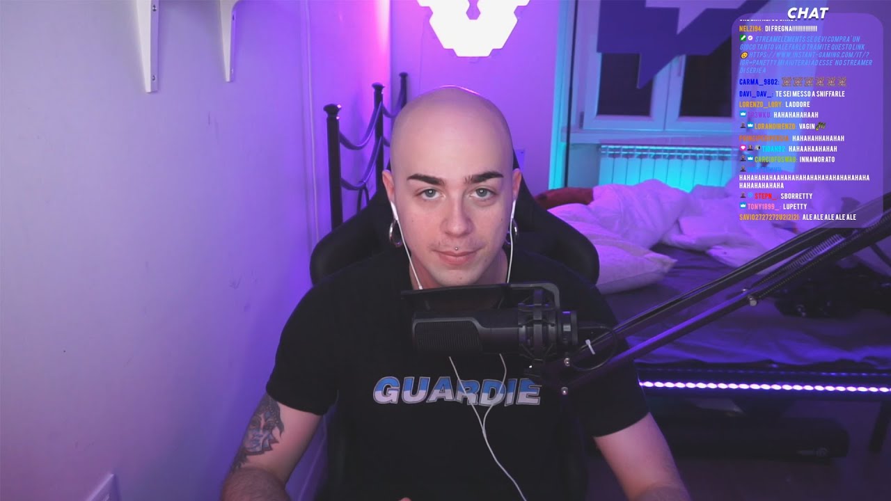 PANETTY VEDE UNA RAGAZZA DOPO TANTO TEMPO E RACCONTA LA SUA REAZIONE